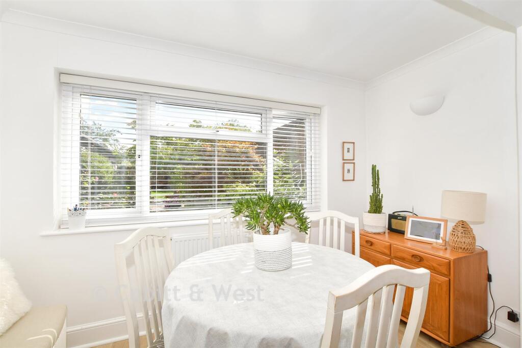 House in Mid Sussex, Blackwell, East Grinstead - More