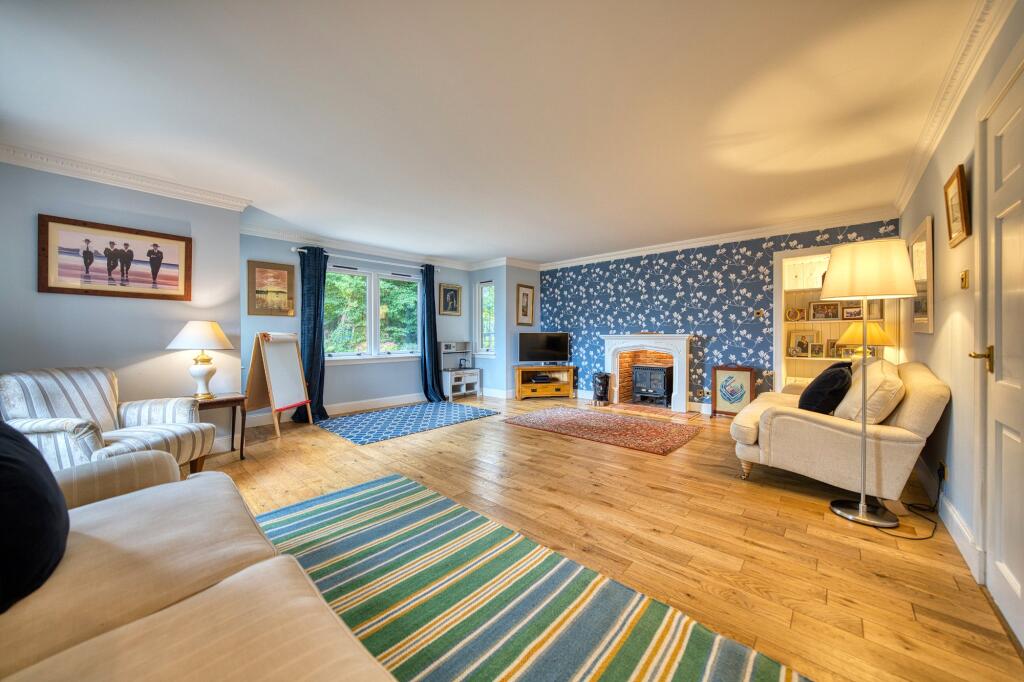 House in Bearsden, Castlehill, East Dunbartonshire - More