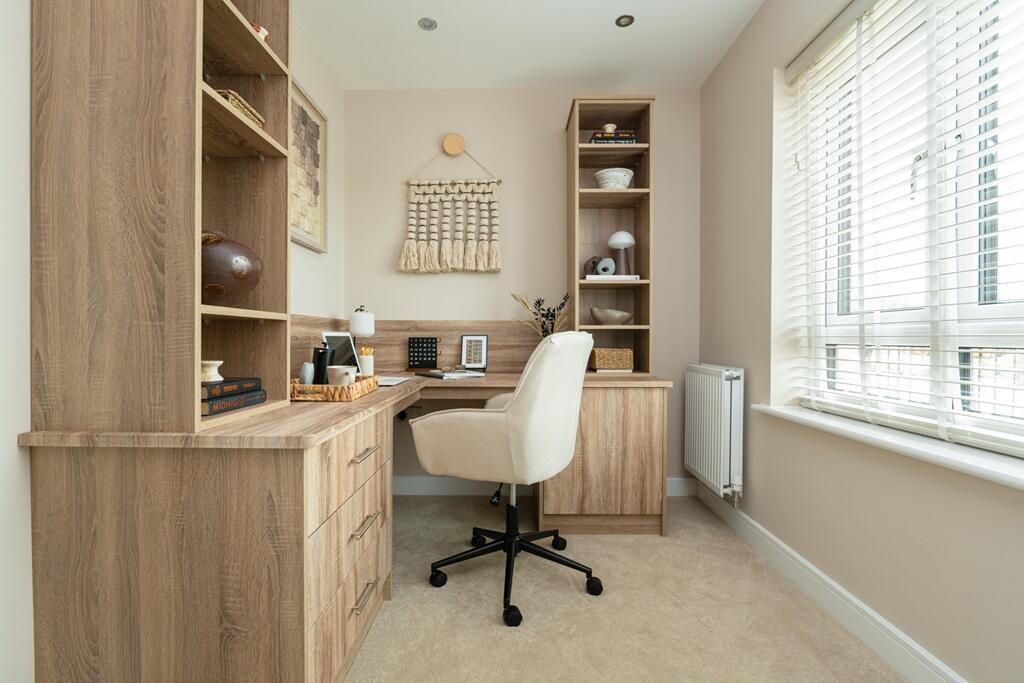 House in Milton Keynes, Far Bletchley, West Bletchley - More