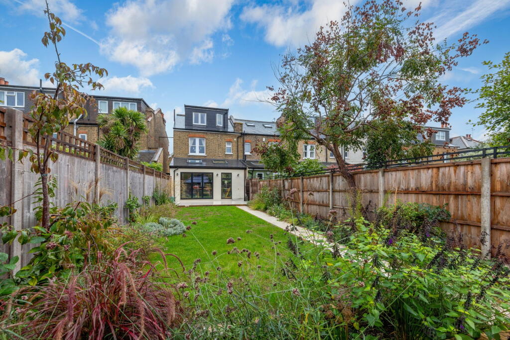 House in Twickenham - View 4