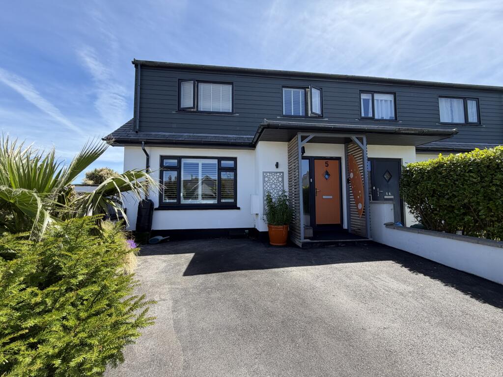 Henwood Crescent, Newquay, TR7 - View 2