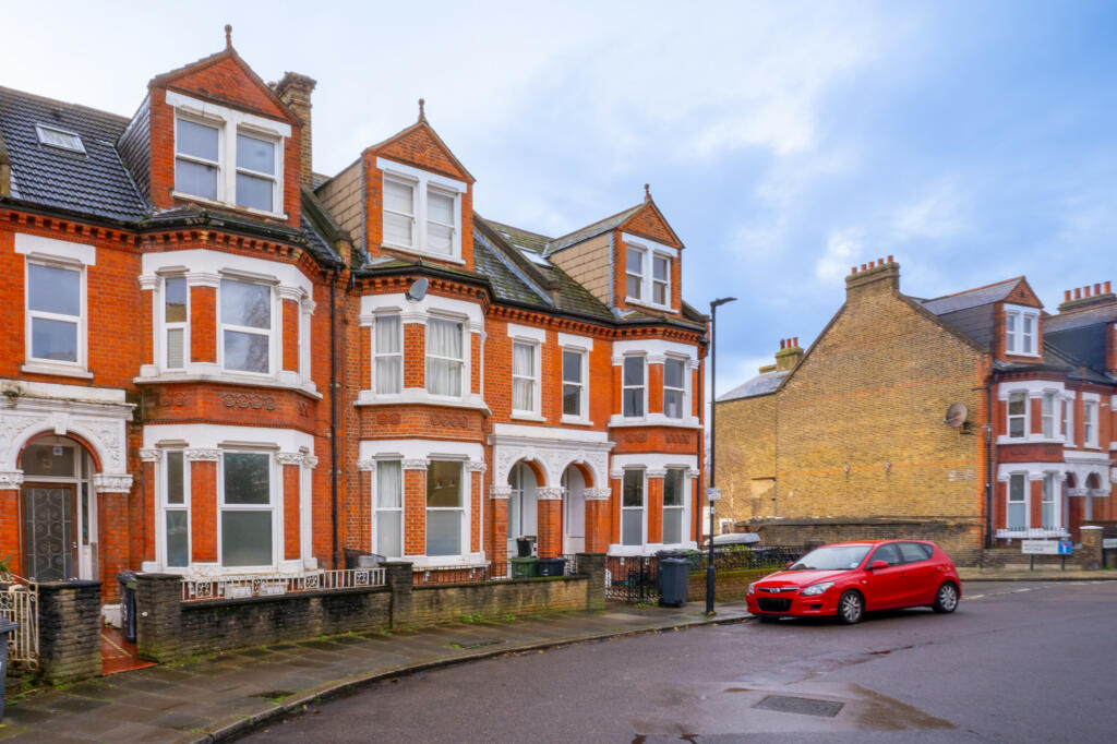 4-bed flat on Gubyon Avenue,  London, SE24, £625,000