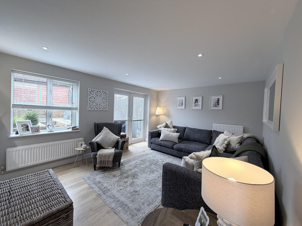 House in Church Village, Upper Church Village, Llantwit Fardre - View 4
