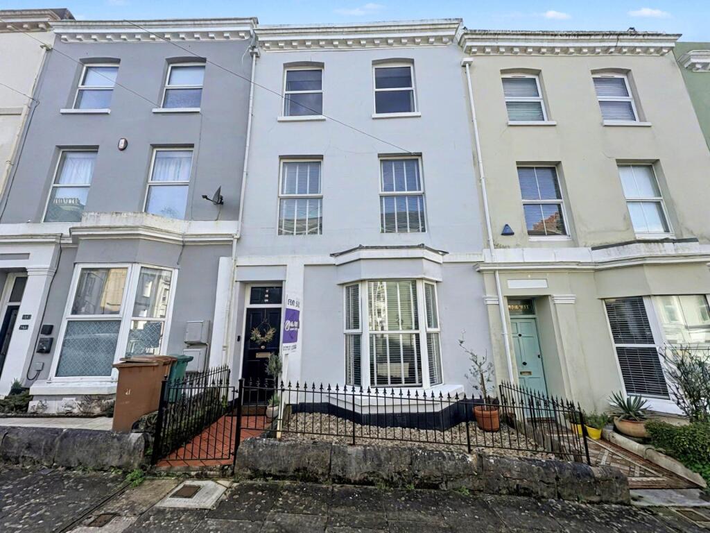 5-bed terraced on St James Place West, Plymouth, £435,000