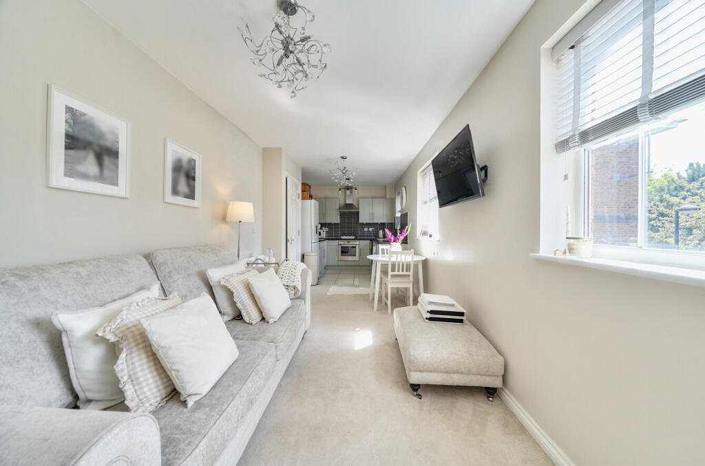 Apartment in Dunstable, Central Bedfordshire - More