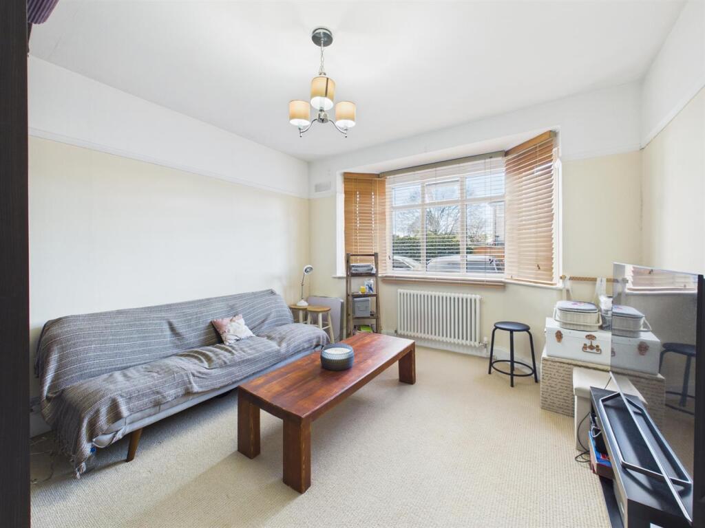Berkeley Close, Ruislip photo 2