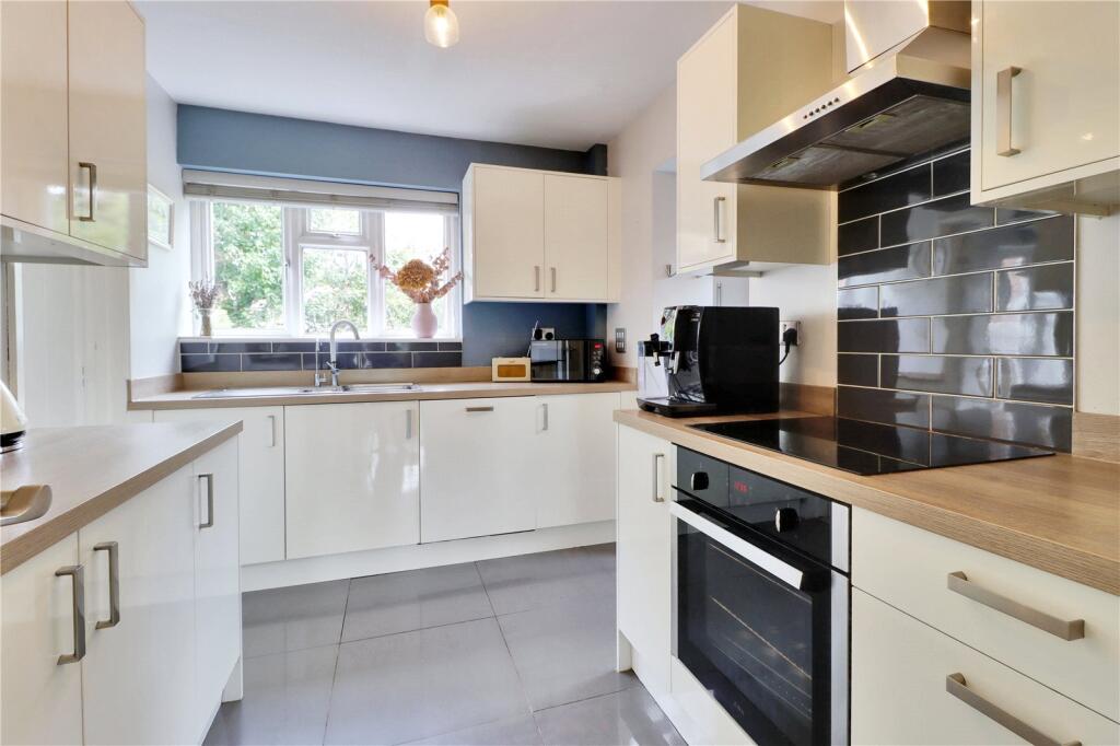 House in Tonbridge and Malling, Hadlow - View 3
