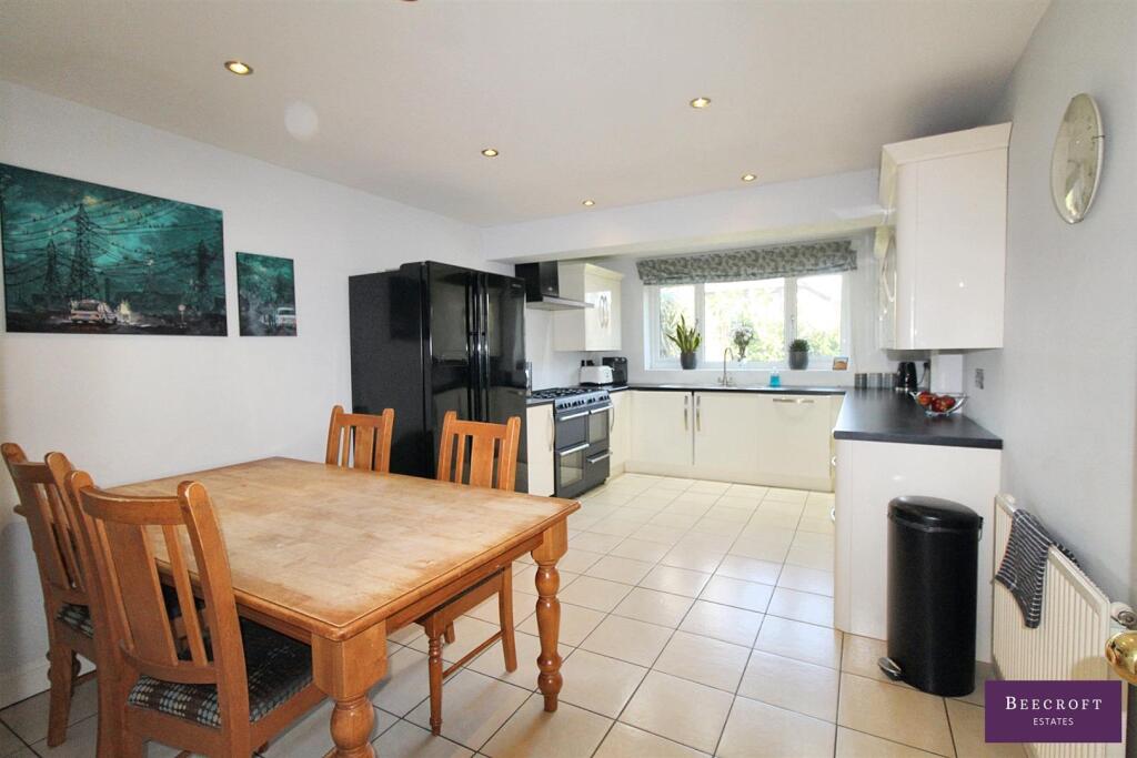 Poplar Road, Wombwell, BARNSLEY photo 4