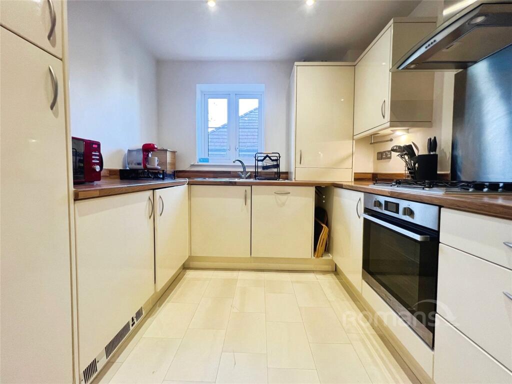 Apartment in Rushmoor, North Town - View 4