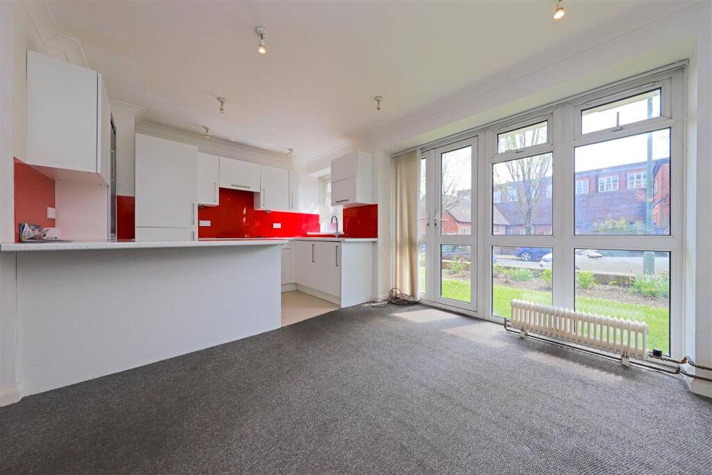 Apartment in Hove, Aldrington - View 3
