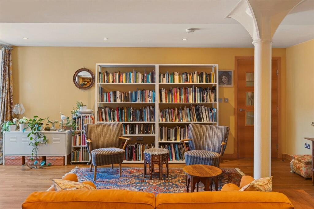 Main image of property: 33/30 Water Street, Leith, Edinburgh, EH6 6SZ