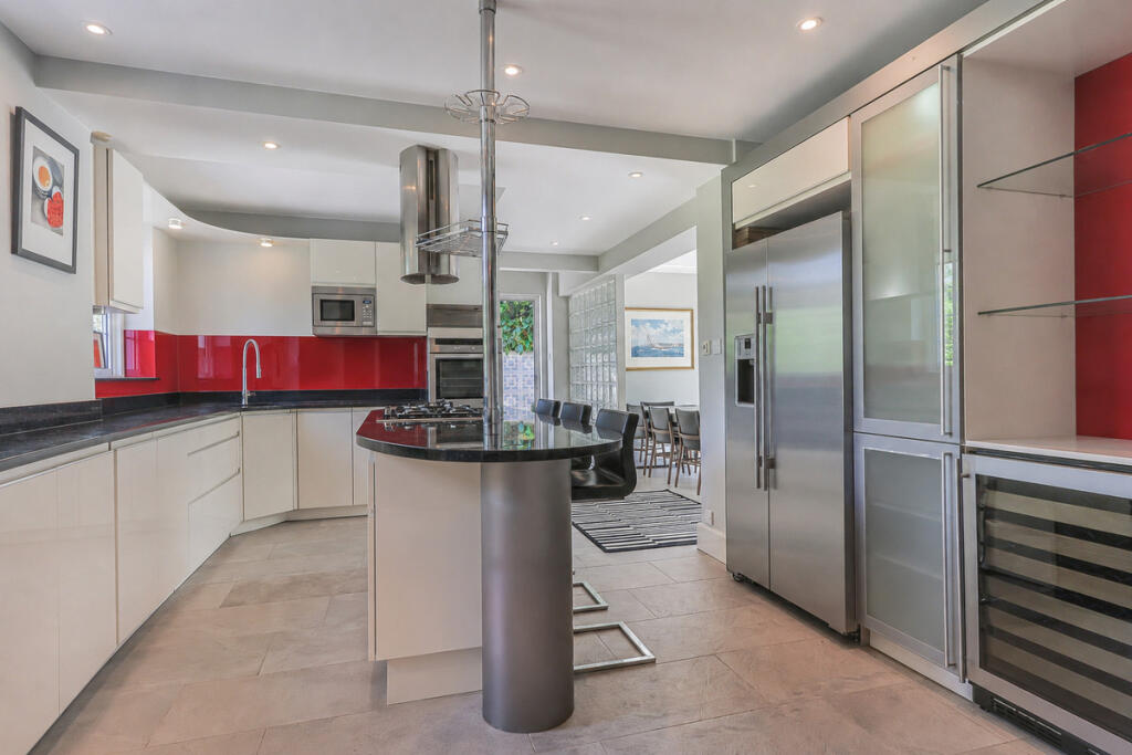 House in Bournemouth, Canford Cliffs, Poole - View 3