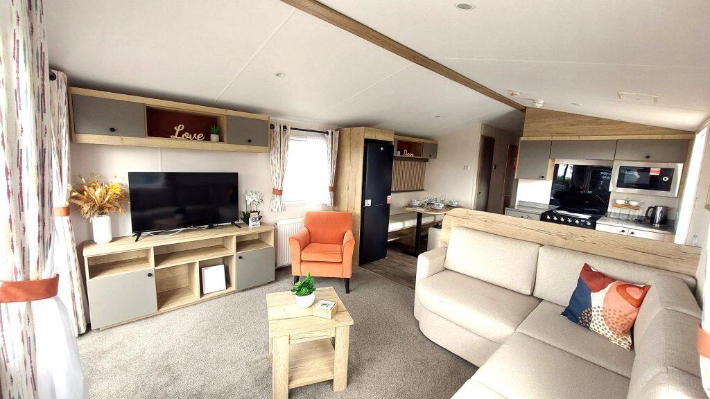 2-bed caravan on Polperro Holiday Park – Cornwall, £64,995