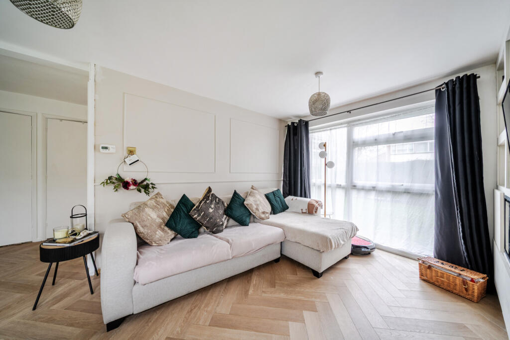 Apartment in Sunbury-on-Thames, Kempton Park - More