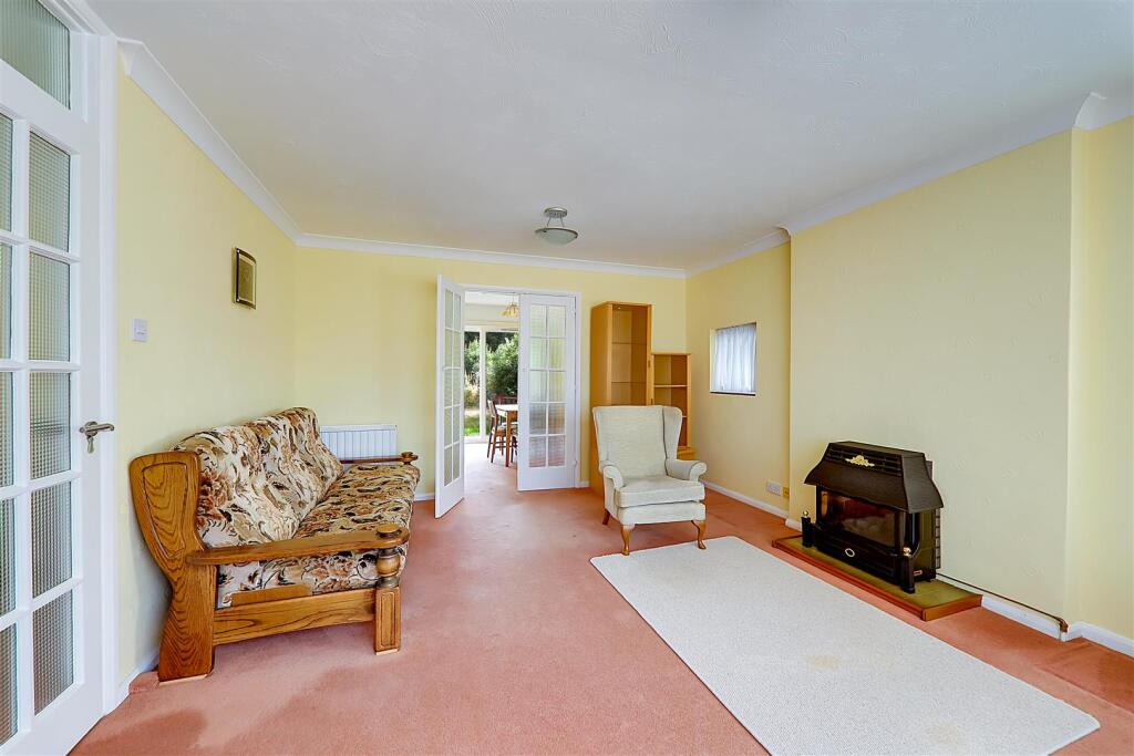 Offington Drive, Worthing photo 4