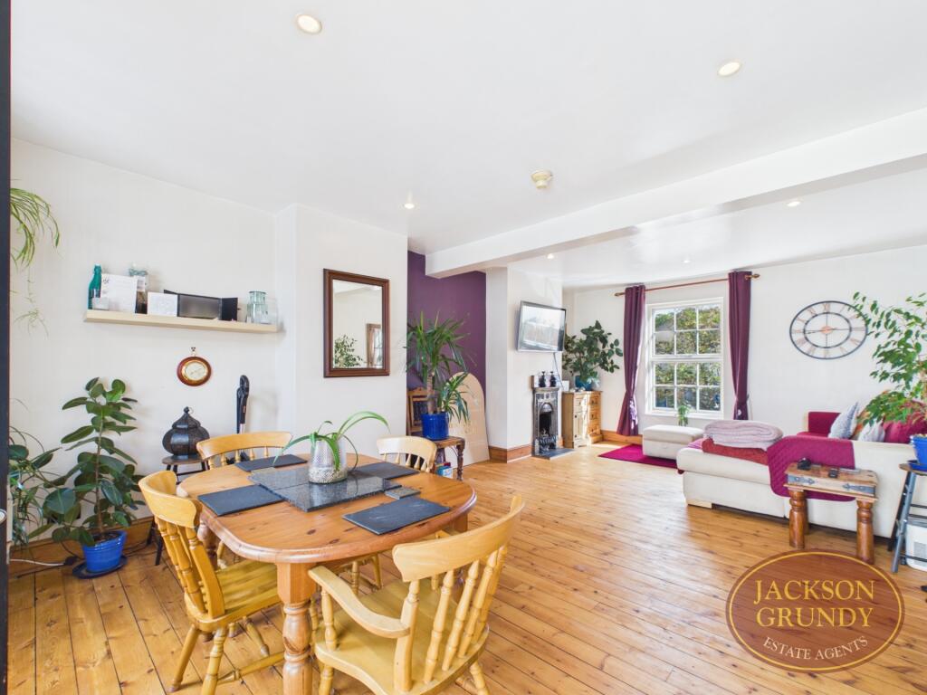 Apartment in Northampton - View 4