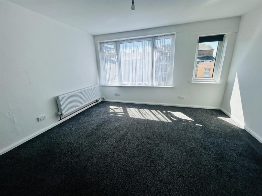 Apartment in Eastbourne, East Sussex - View 5
