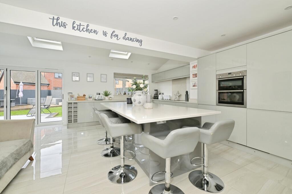 24, Coriander Drive photo 3