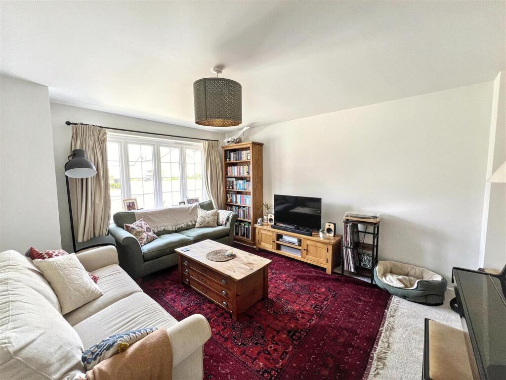 Hollowell Street, Wollaston, Wellingborough - More