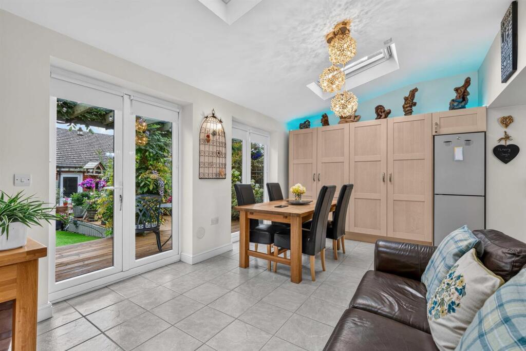 Firs Avenue, Uppingham, Oakham, Rutland photo 4