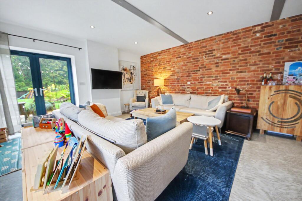House in Eastleigh, West End - More