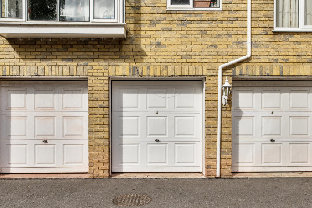 Apartment in Tonbridge - More