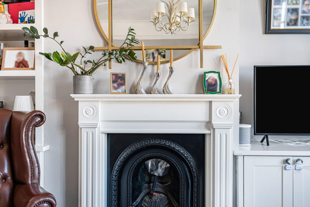 House in Waverley, Crownpits, Godalming - More