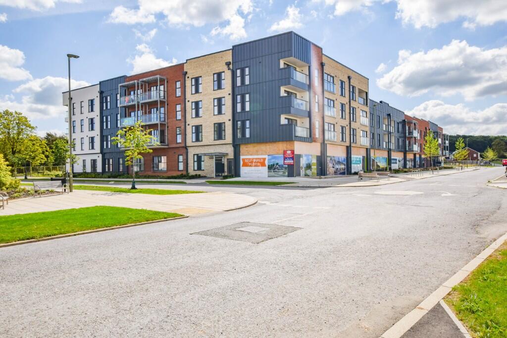 1-bed flat on Trinity House North, 1 Anniversary Avenue West, Bicester, Oxfordshire, OX25 2DQ, £220,000