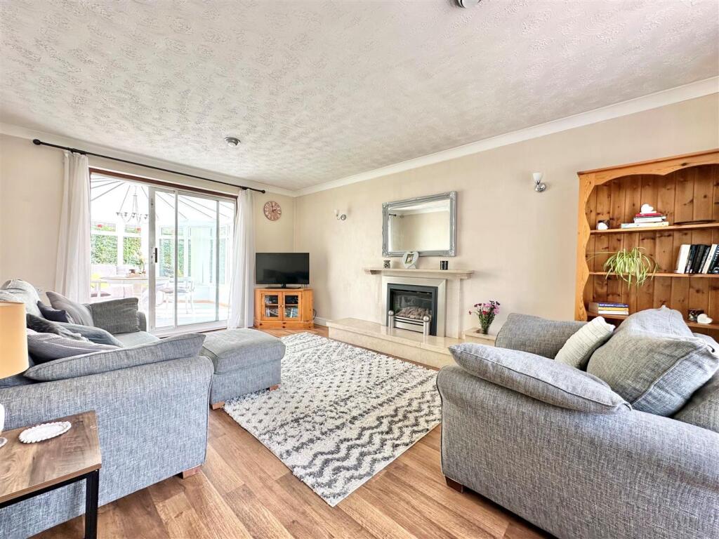 Mereside Gardens, Whaley Bridge, High Peak photo 2
