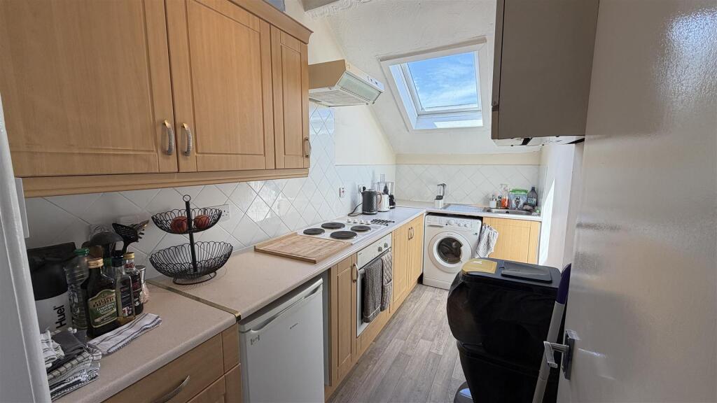 Apartment in Manchester, Ladybarn, Fallowfield - View 2