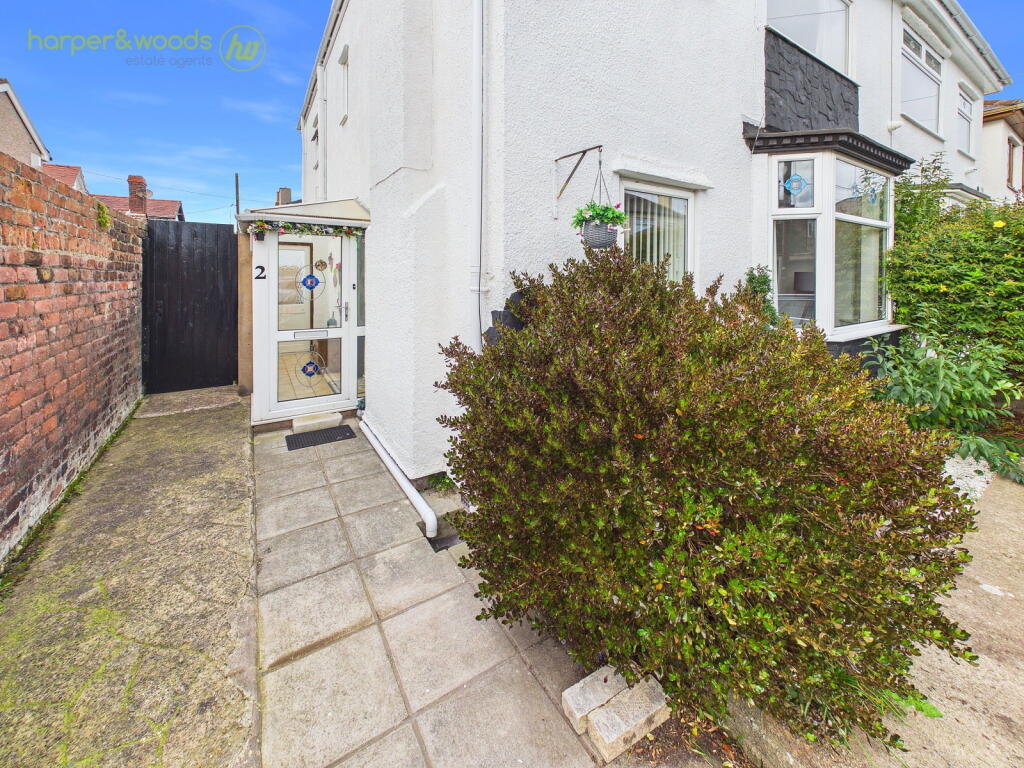 House in Wirral, Liverpool City Region - View 5