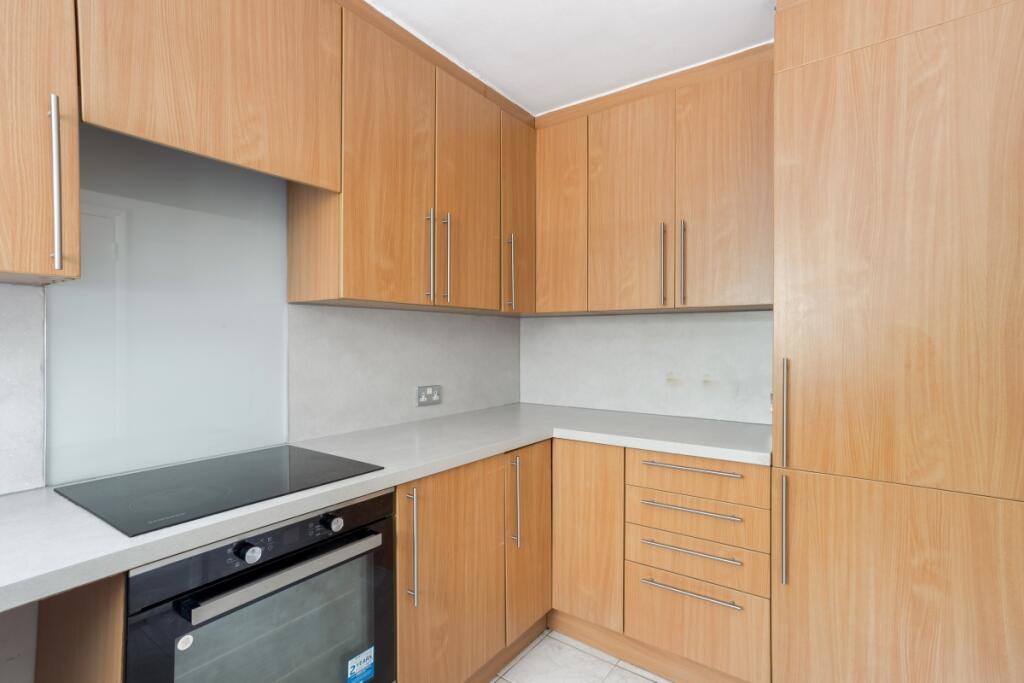 Apartment in St Albans, Harpenden - View 4