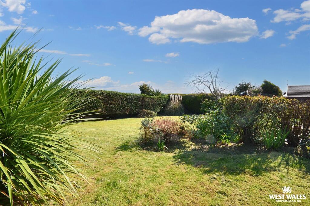 Hazel Grove, Llanstadwell, Milford Haven photo 3