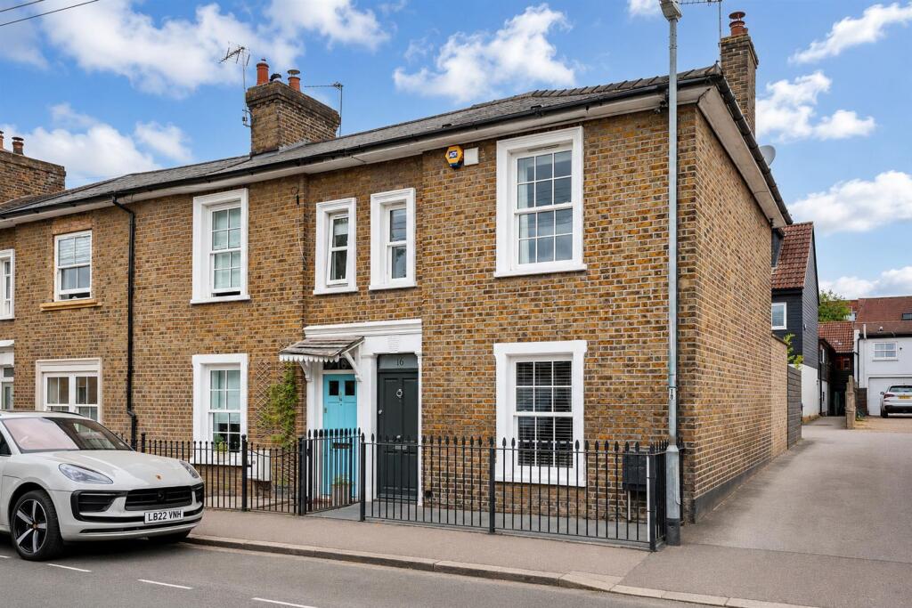 Main image of property: Hemnall Street, Epping