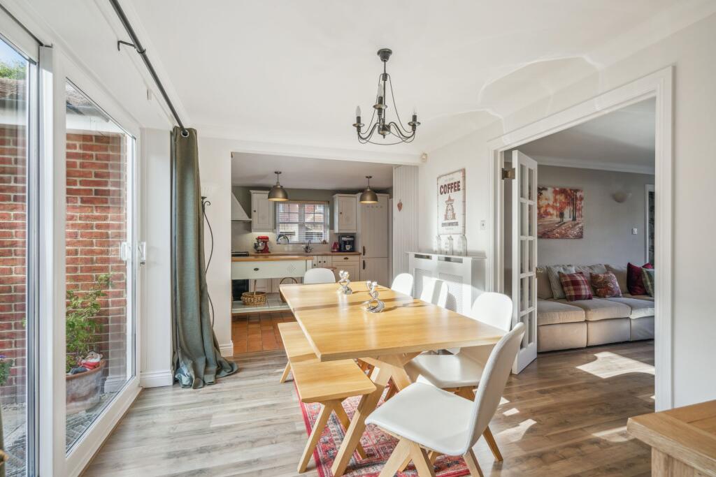 House in Wantage, Belmont Park - More