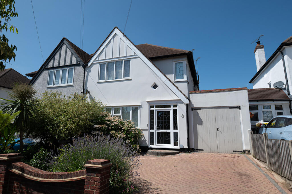 Main image of property: Thames Drive, Leigh-on-sea, SS9 2
