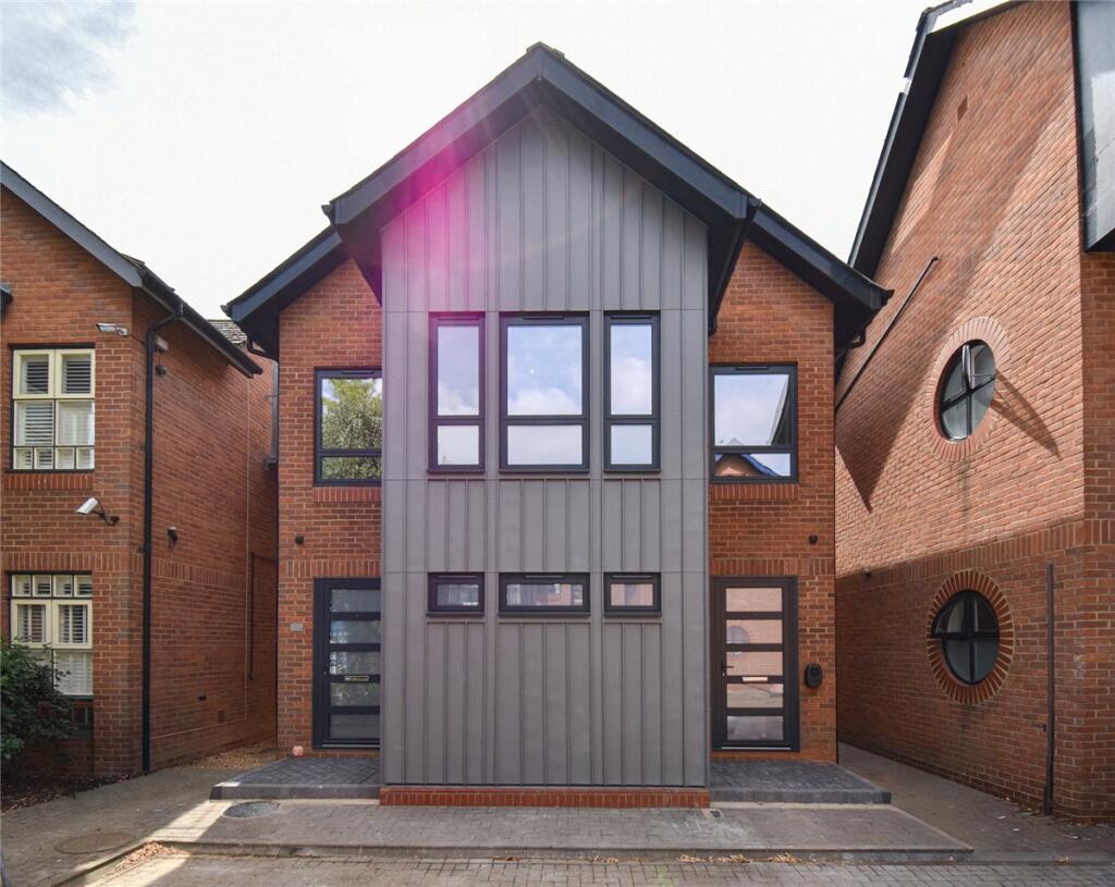 Main image of property: Wellington Court, Wellington Street, Cambridge, CB1
