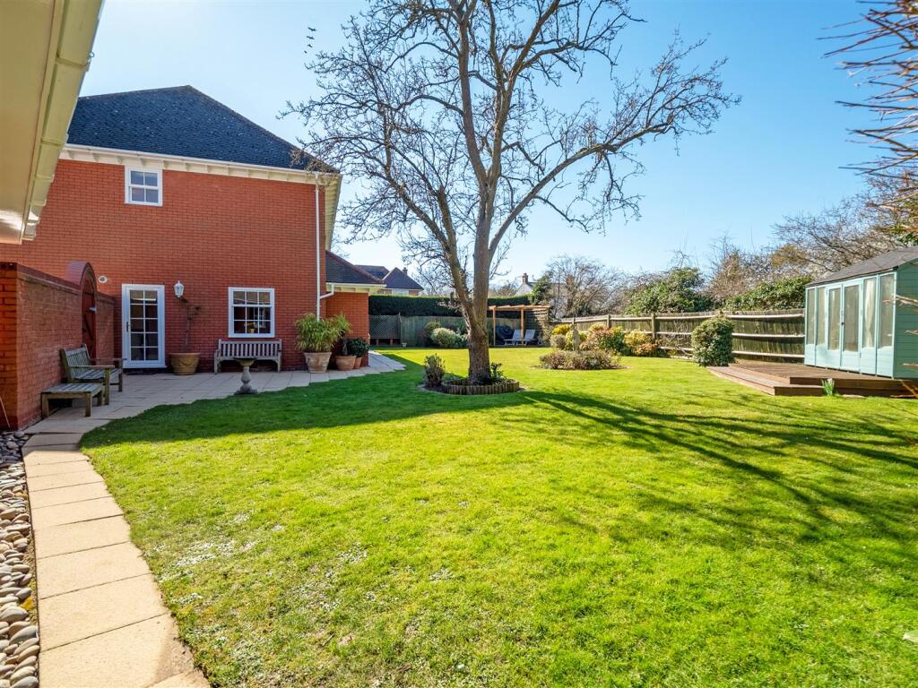 Hillcrest Close, London Road, Loughton, Milton Keynes photo 4