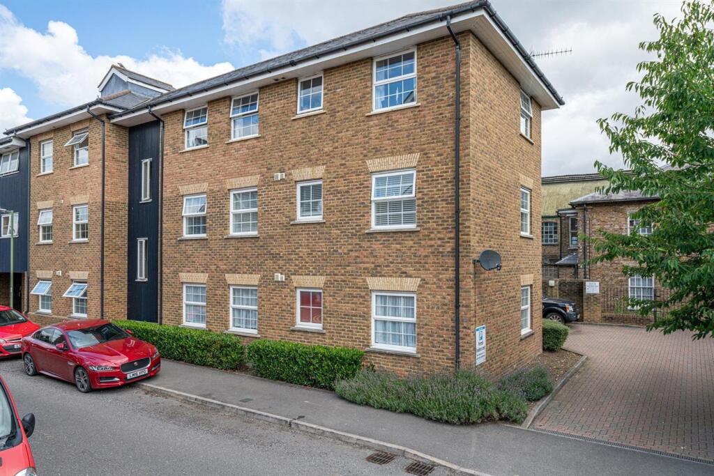 Main image of property: Fourdrinier Way, Hemel Hempstead, HP3
