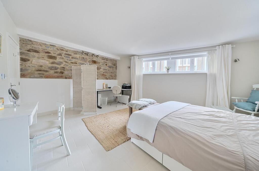Apartment in Taunton - View 4