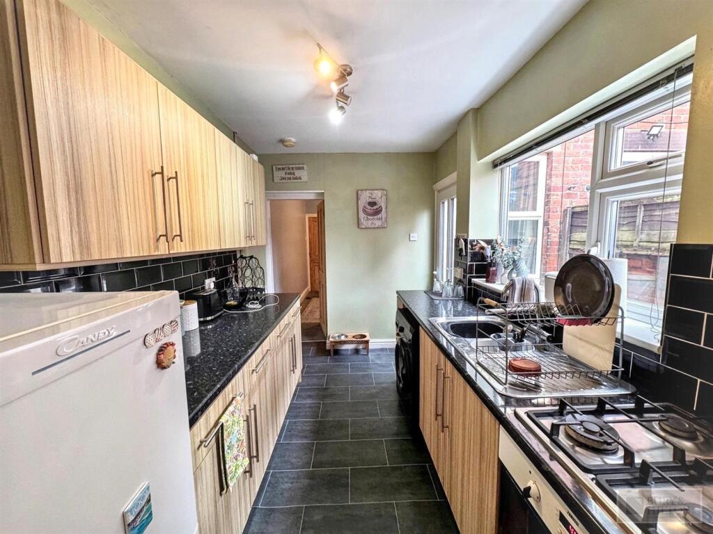 House in Stoke-on-Trent - More