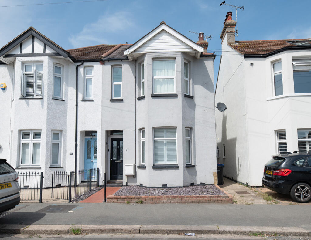 Main image of property: Ronald Hill Grove, Leigh-on-sea, SS9 2