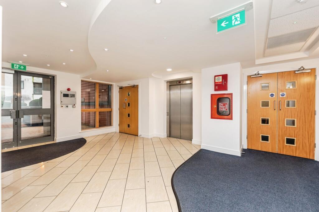 Apartment in Leeds, West Yorkshire - View 5