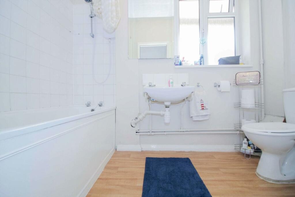 Apartment in Three Rivers, Watford Rural - More