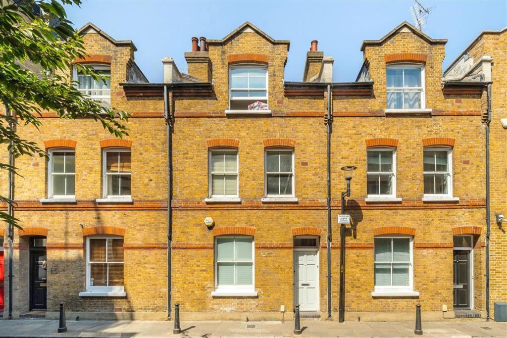 Main image of property: Curlew Street, London