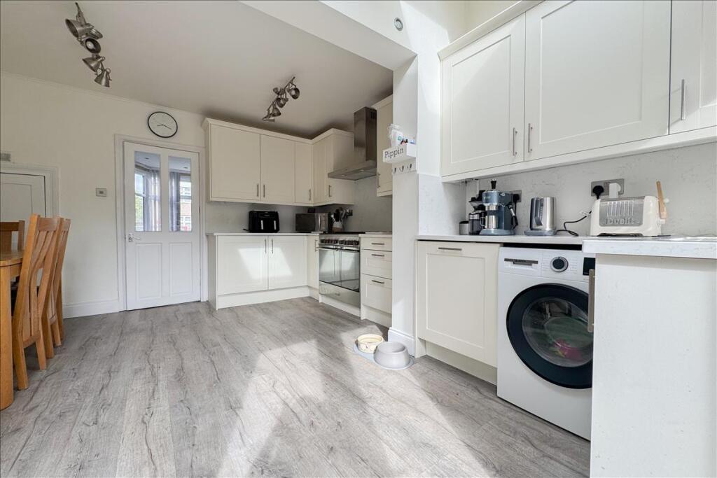House in Twickenham - More