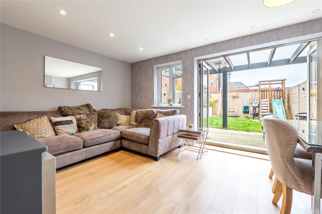 2-bed terraced on Samphire Close, Didcot, OX11, £330,000