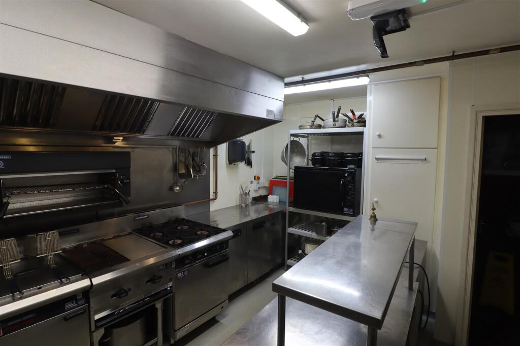 Kitchen(1).JPG