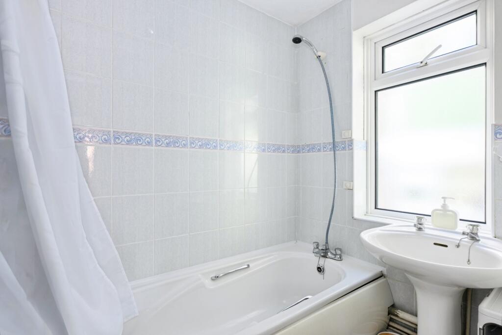 Apartment in Reigate and Banstead, Surrey - View 5