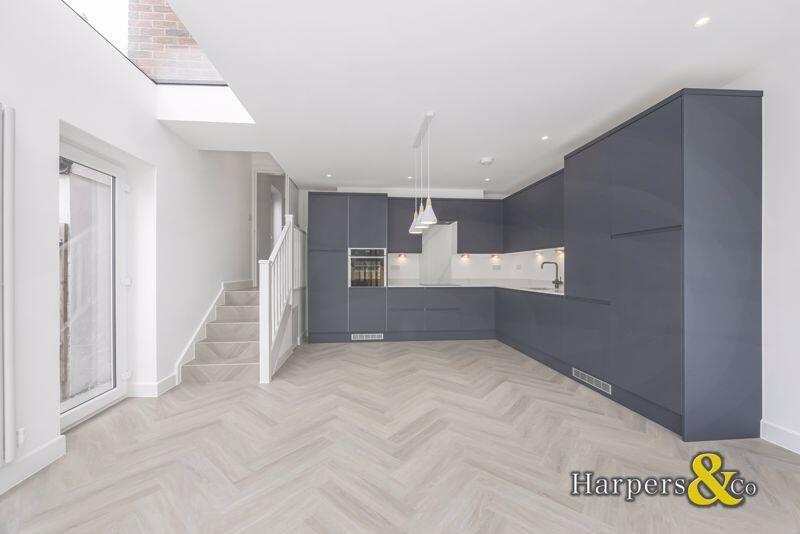 House in London - View 3
